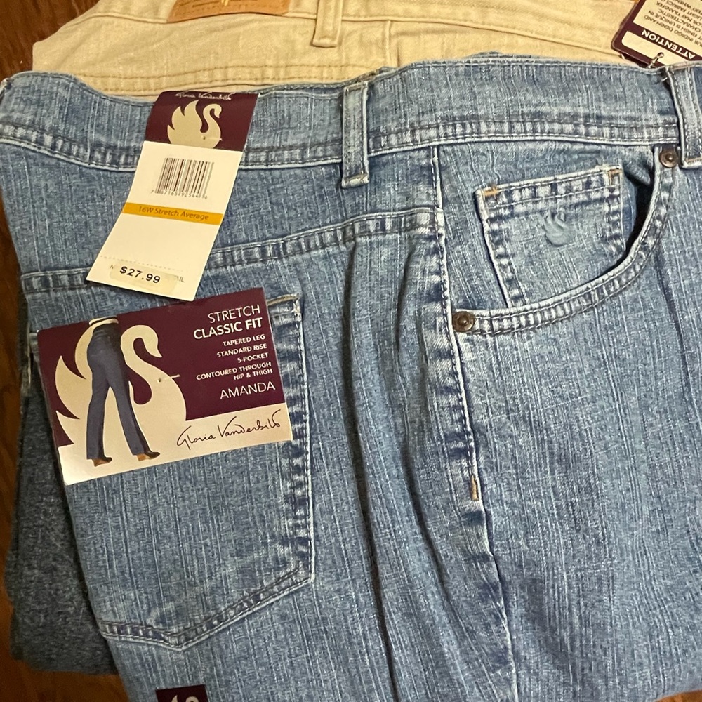 NWT  Gloria Vanderbilt stretch jeans